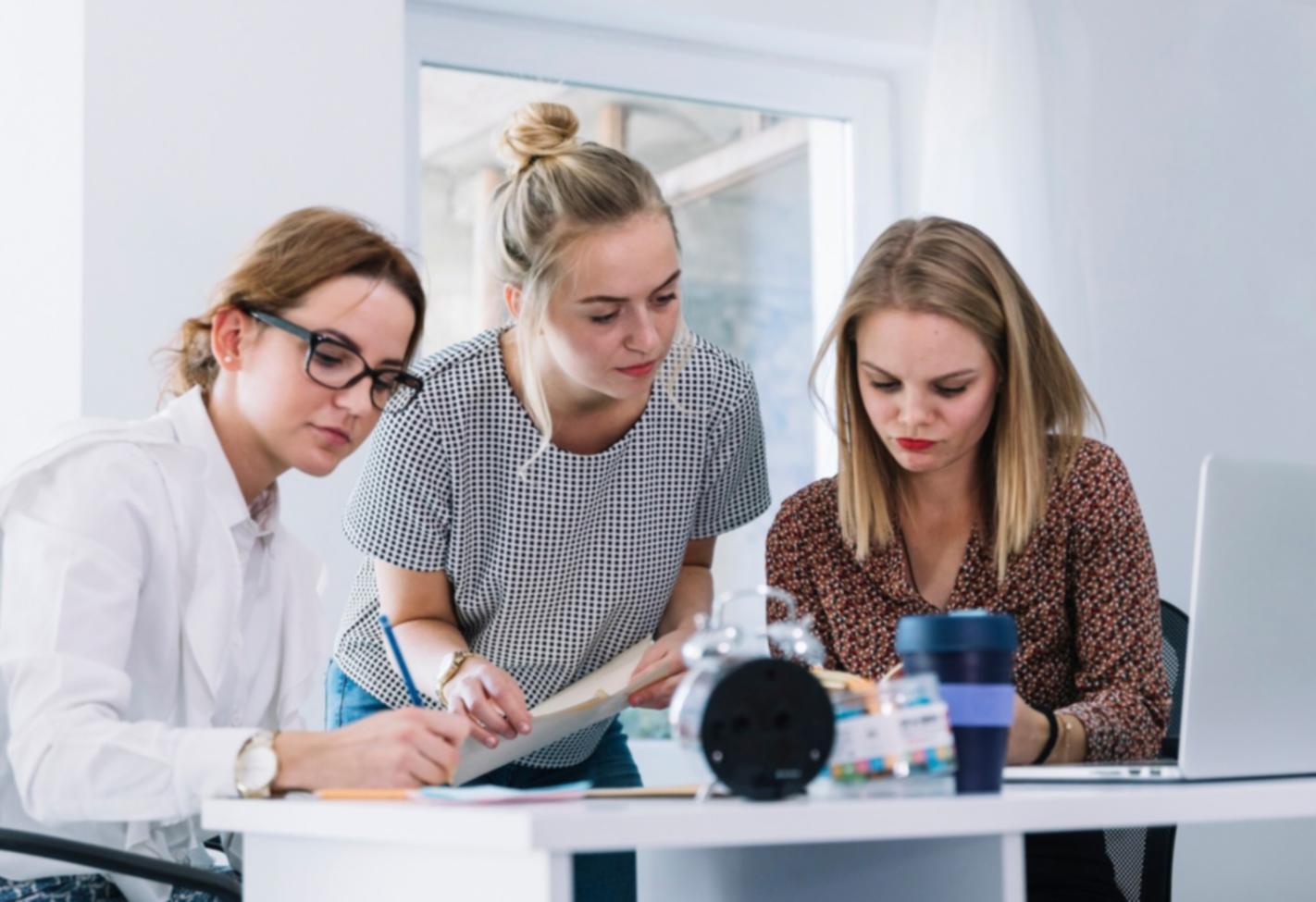 Éxito financiero a través de educación y planificación estratégica